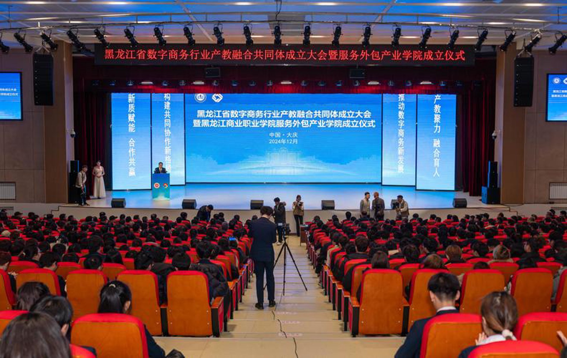 美妆行业的新变革：科技与艺术的融合